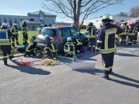 In Marsberg haben 36 junge Frauen und Männer am 21. März 2026 ihre Feuerwehr-Grundausbildung mit dem Truppmann-2-Lehrgang abgeschlossen.