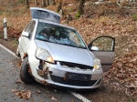 Ein Ford kam am 8. Dezember aus ungeklärter Ursache von der Fahrbahn ab - die Fahrerin blieb unverletzt.