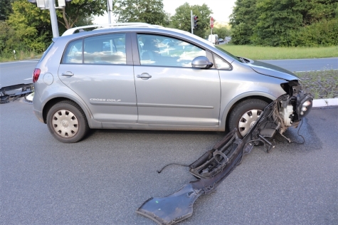 Am Sonntag (25. August) ereignete sich auf der B7 bei Warburg ein Verkehrsunfall. Beide Fahrzeuge wurden erheblich beschädigt.