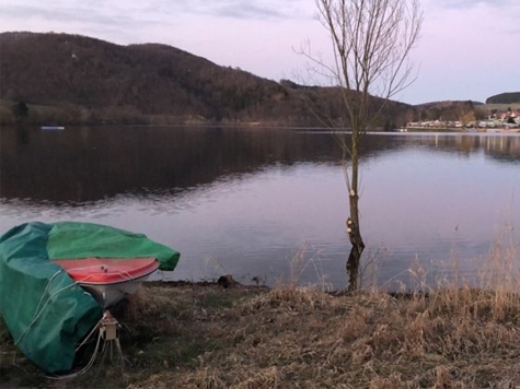 Am Diemelsee wurde ein Elektro-Kajütboot aufgebrochen.