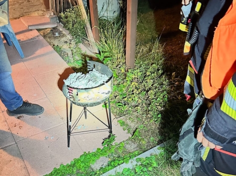 Gartenbesitzer wurden am 2. August 2026 während des Grillens von zahlreichen Blaulichtern überrascht.