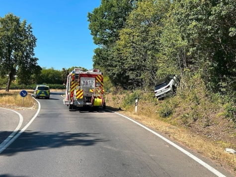Nach einem Alleinunfall rückten Feuerwehr, Rettungsdienst und Polizei am 8. August 2026 zur L 3150 bei Fritzlar aus.
