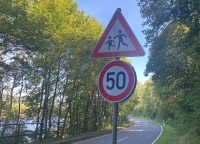 Derzeit wird am Diemelsee eine Geschwindigkeitskontrolle durchgeführt - an der Messstelle gilt eine Höchstgeschwindigkeit von 50 km/h.