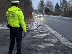 Bei einer Verkehrskontrolle auf der Rasenallee in Kassel überprüften Polizei und Stadtpolizei am Mittwoch die Einhaltung der Verkehrsregeln. 41 Fahrer wurden geblitzt, weitere Verstöße geahndet.
