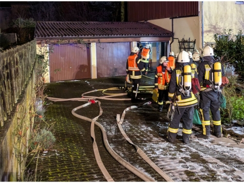 Die Feuerwehren aus Waldeck rückten am 5. Januar 2025 nach Sachsenhausen aus.