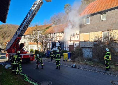 Am Dienstagmittag (14. Februar 2023) alarmierte die Leitstelle Waldeck-Frankenberg um 14.04 Uhr die Einsatz- und Rettungskräfte zu einem Wohnungsbrand.