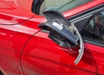 Der Außenspiegel eines geparkten BMW wurde beschädigt – vom Verursacher fehlt bislang jede Spur.