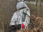 Auf der B 7 kam am 27. Februar 2026 ein Ford Fiesta von der Fahrbahn ab und prallte gegen einen Baum.