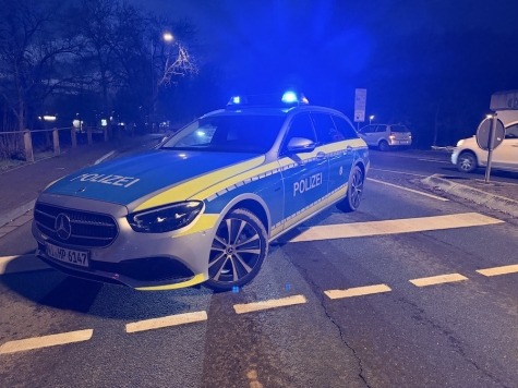 Die Polizei stellte den Unfallwagen nach der Kollision sicher.