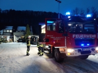 Am späten Montagnachmittag eilten zahlreiche Feuerwehreinheiten nach Bredelar, da eine massive Verqualmung in einer Wohnung gemeldet worden war, die einen Atemschutzeinsatz erforderlich machte.