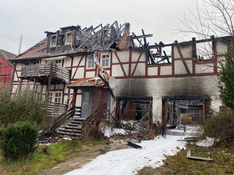 Ein Fachwerkhaus in Meineringhausen stand am 19. Dezember 2024 in Vollbrand.