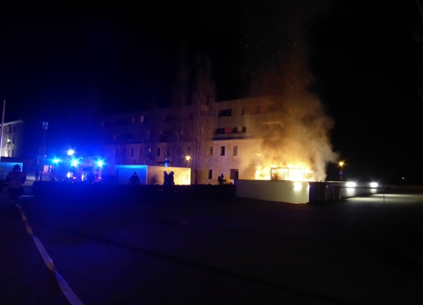 In Kassel ereignete sich in der Nacht zu Samstag ein Brand. Es entstand Sachschaden in Höhe von etwa 10.000 Euro.