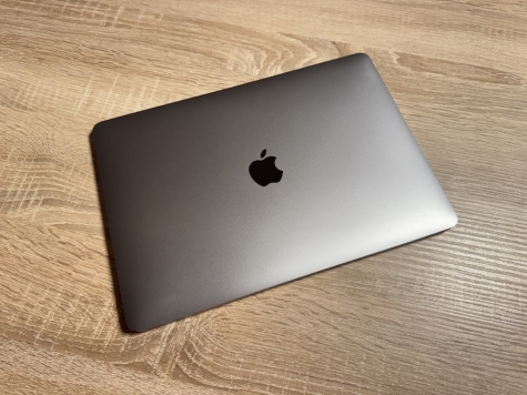 Am 14. Oktober 2025 fanden Beamte den gestohlenen Laptop im Rucksack des Festgenommenen.