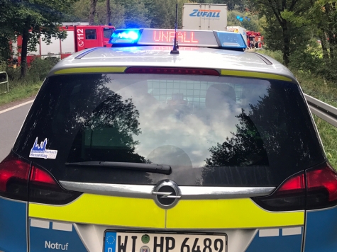 In Bad Wildungen kam es am 2. Dezember zu einem Allein unfall mit hohem Sachschaden - die Polizei sucht Zeugen. 