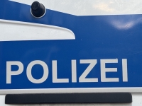 Die Polizei ermittelt wegen illegaler Reifenentsorgung.