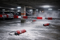 In Bad Wildungen wurden in der Nacht zum 2. April 2026 mehrere Feuerlöscher in einem Parkhaus in der Laustraße entleert.