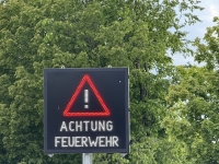 Unbekannte Täter wollten über eine Kellertür in das Feuerwehrhaus Helsen einbrechen.