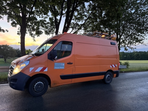 Zwischen Rhadern und Fürstenberg wird die Kreisstraße für einen Tag voll gesperrt. Grund ist der Einbau neuer Schutzplanken.
