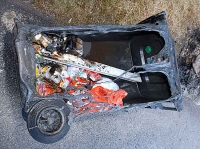 Eine Mülltonne wurde in Bad Arolsen angesteckt - die Polizei sucht Zeugen