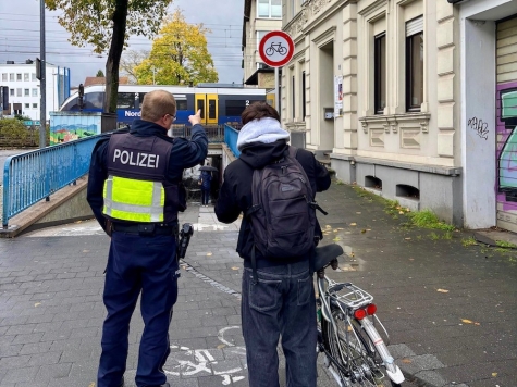 Am 27. Oktober 2025 führte die Polizei in Paderborn einen Sondereinsatz zur Sicherheit von zu Fuß Gehenden durch.