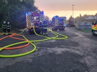 Nach Angaben der Feuerwehr brannten im Lokschuppen Teile des Daches sowie Abraum in einem leeren Raum.