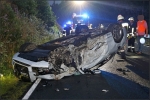 Zwei Personen wurden beim &Uuml;berschlag des Audis schwer verletzt. 