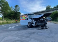 Vier verletzte Personen und zwei zerstörte Fahrzeuge sind das Ergebnis eines schweren Verkehrsunfalls, der sich am Dienstagnachmittag bei Korbach ereignet hat.