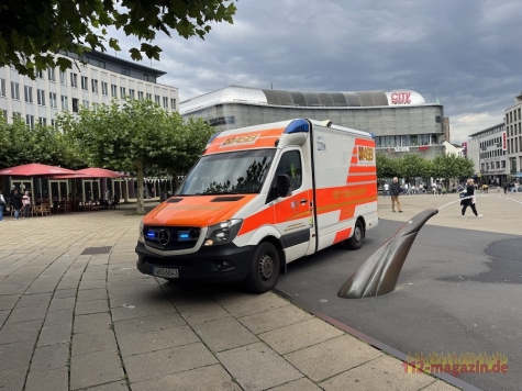 Der Junge wurde von einem Mercedes Vito der Polizei erfasst und in ein Krankenhaus gebracht.