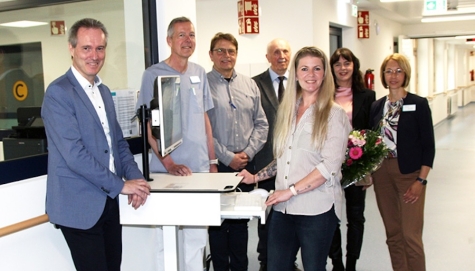 Bei der offiziellen Wiedereröffnung der Station 3 v. l.: Landrat Jürgen van der Horst, kommissarischer Ärztlicher Direktor Dr. Oliver Schuppan, Leiter Technik Horst Cronau, der Vorsitzende des Fördervereins Dr. Harald Schmid, Stationsmanagerin Saskia Hennig, Geschäftsführerin Anne Bülling und Pflegedienstleiterin Silvia Vesper.