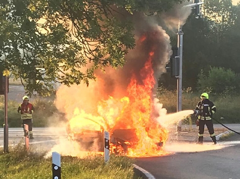 Bei Diemelstadt brannte am 14. August ein Fahrzeug völlig aus - die betroffene Familie wurde glücklicherweise nicht verletzt.