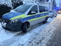 Die Kriminalpolizei sucht nach einem etwa 25 bis 30 Jahre alten Täter, der nach dem Vorfall in Richtung der Theodor-Fliedner-Straße entkommen konnte.