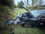 Ein Hyundai stürzte am 18. Oktober 2026 auf der K 34 bei Affoldern eine Böschung hinab und überschlug sich mehrfach.