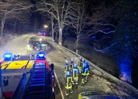 Die Feuerwehr Brilon wurde am Samstagabend (28. Januar 2023) zu einem Verkehrsunfall auf der Hoppecker Straße oberhalb des Krankenhauses alarmiert.
