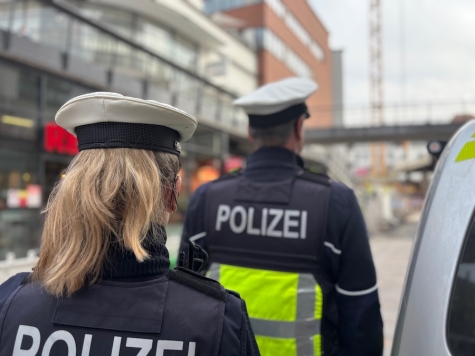 Bei einem Sondereinsatz am 12. Mai 2026 kontrollierte die Polizei in der Paderborner Innenstadt rund 60 Personen.