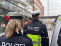 Bei einem Sondereinsatz am 12. Mai 2026 kontrollierte die Polizei in der Paderborner Innenstadt rund 60 Personen.