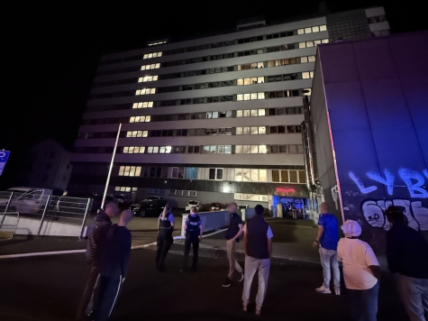 Zu einem Brand in einem Hochhaus an der Weserstraße rückte die Feuerwehr Kassel am 20. August 2026 aus.