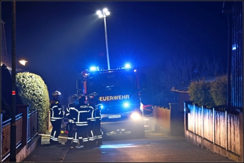 Am späten Samstagnachmittag wurde die Feuerwehr in die Rosenstraße nach Röddenau gerufen. 