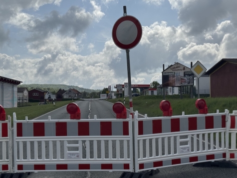 Wegen Asphaltierungsarbeiten wird der Kreuzungsbereich in Löhlbach vollständig gesperrt.