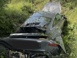 Der Porsche GT3 kam nach dem Unfall neben der Autobahn 44 zum Stehen. Der Motorblock riss ab und Fahrzeugteile lagen verstreut.