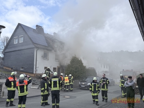 Rund 70 Einsatzkräfte waren am 31. März 2026 bei einem Kellerbrand in Hatzfeld im Einsatz.