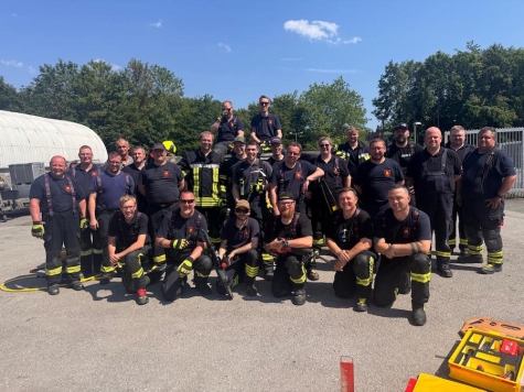 Einsatzkräfte des Löschzugs Marsberg trainierten bei einem Seminar die patientengerechte Unfallrettung.