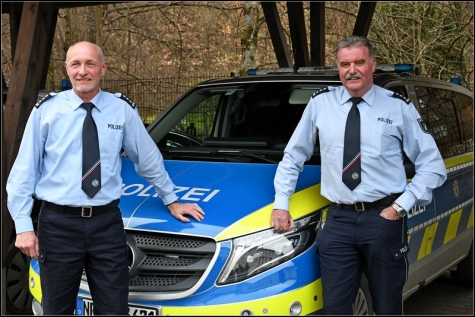 Martin Kroh (links) löst ab Dienstag Bernd Dickel nach 15 Jahren als Wachleiter in der Polizeiwache Bad Berleburg ab.