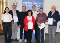 Polizeihauptkommissarin Susanne Gottmann, Jürgen Kaupe (Gemeinde Vöhl), Hermann Josef Leiders (Gemeinde Schauenburg), Regine Frese (Gemeinde Allendorf), Erster Polizeihauptkommissar Manfred Bergener, Ottmar Vöpel (Gemeinde Allendorf) und Olaf Dudek (Stadt Frankenau).