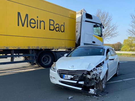 Am 17. April kam es auf der Bundesstraße 252 zu einem Verkehrsunfall mit hohem Sachschaden.