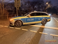 Nahezu zeitgleich wurde ein weiterer Einbruch gemeldet, bei dem ein Fenster aufgebrochen worden war.