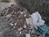 Drei große haufen Müll haben unbekannte Täter am 12. März in der Gemarkung Frankenau entsorgt.