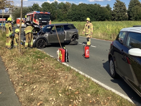 Auf der Barkhauser Straße kollidierten am 20. August 2026 drei Pkw miteinander, mehrere Menschen wurden leicht verletzt.