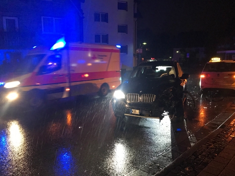 Die Fahrerin eines BMW X3 verursachte am 4. Oktober einen Verkehrsunfall in Willingen - die Frau stand unter Alkoholeinwirkung. 
