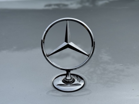 In Marienloh wurde zwischen dem 31. Oktober und dem 1. November 2025 ein schwarzer Mercedes C 200 gestohlen.