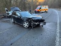 An beiden beteiligten Fahrzeugen entstand bei dem Unfall am 26.12.2025 hoher Sachschaden.